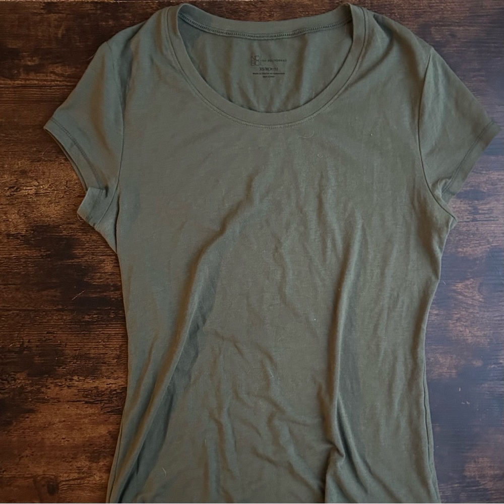 Assorted Basic T-Shirts - Picture 4 of 7
